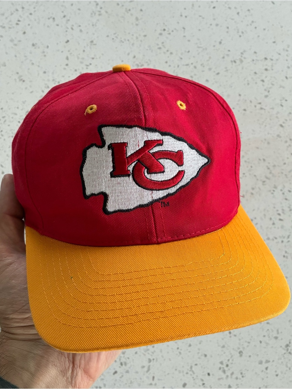 000 - VINTAGE 90s KANSAS CITY CHIEFS NFL FOOTBALL SNAPBACK HAT